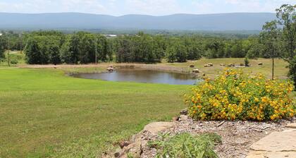 Spacious house with amazing mountain views in the Potato Hills