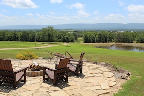 Property grounds - Spacious house with amazing mountain views in the Potato Hills (Talihina)