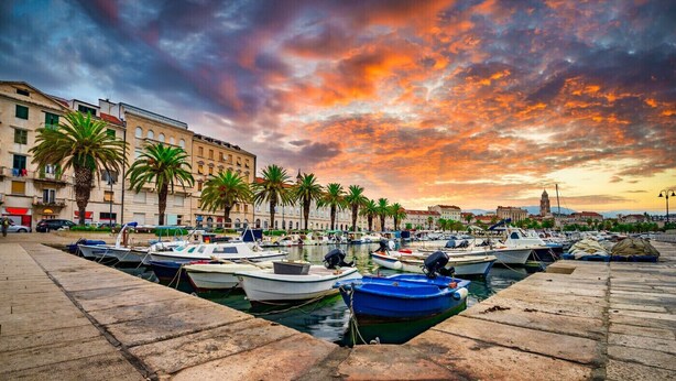 A marina with boats docked, a waterfront promenade, and buildings in the background. - Apartment in Kaštel Novi with Balcony, Air condition, WIFI, Washing machine (5105-1) (Kaštel Novi)