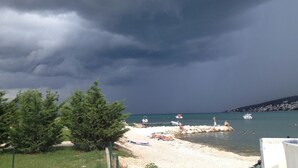 Beach - Apartment in Kaštel Lukšić with Balcony, Air condition, WIFI, Washing machine (5107-1) (Kaštel Lukšic)