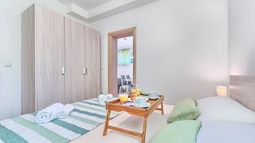 Free WiFi, bed sheets