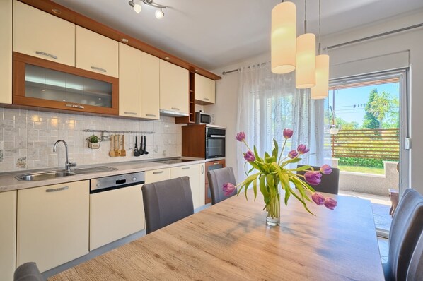 Fridge, microwave, oven, dishwasher