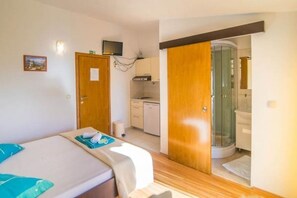 Free WiFi, bed sheets, wheelchair access