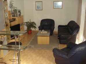 TV - Apartment in Dugi Rat with Seaview, Balcony, Air condition, WIFI (5113-3) (Dugi Rat)