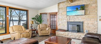 Sleeps 15 - Huge Yard - Lakefront - Perfect House for Large Groups