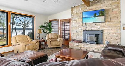 Sleeps 15 - Huge Yard - Lakefront - Perfect House for Large Groups