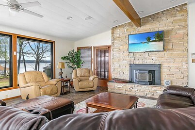 Sleeps 15 - Huge Yard - Lakefront - Perfect House for Large Groups