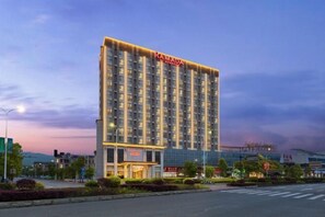 Exterior - Ramada by Wyndham Zhangjiajie (Zhangjiajie)