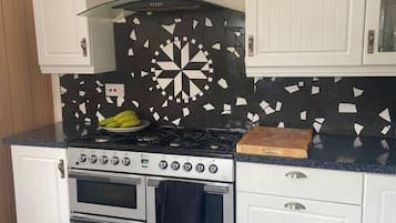 Maison | Cuisine privée | Réfrigérateur, micro-ondes, four, plaque de cuisson