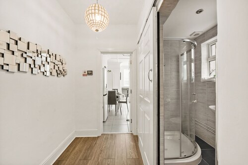 Modern 4BR Victorian Home Near Luton Airport