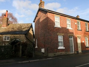 Exterior - Myrtle Cottage (Preston)