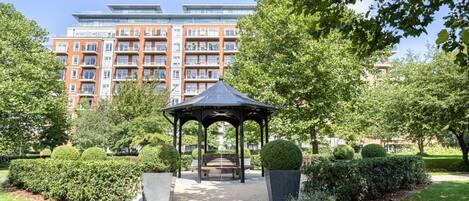 المنطقة المحيطة بالمنشأة