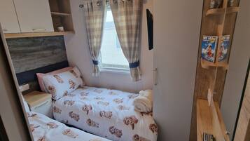 Apartment, Multiple Beds | 3 bedrooms, iron/ironing board, bed sheets