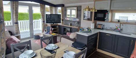 Apartment, Multiple Beds | Private kitchen