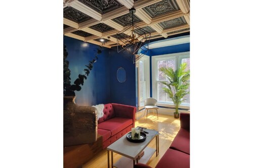 The Maple Shade Suite *2000sq Foot Upper Apartment