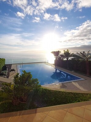 Outdoor pool - Villa Neves by BCA Villas (São Gonçalo)