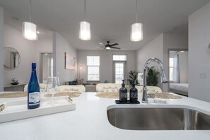 2 Schlafzimmer, Schreibtisch, Bügeleisen/Bügelbrett, kostenloses WLAN