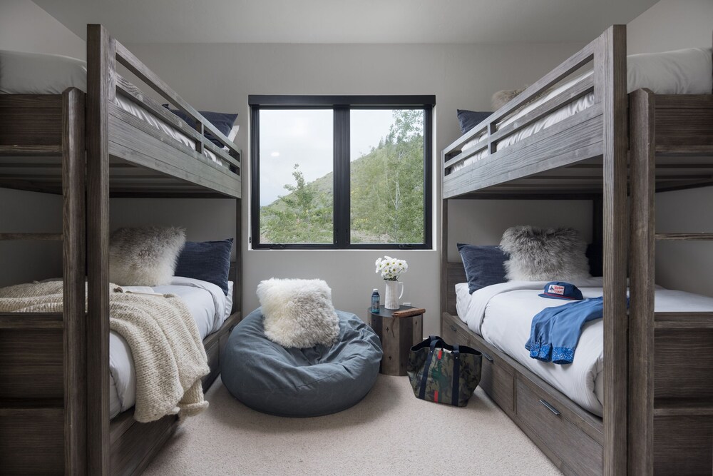 Mountain View Retreat with Private Hot Tub and Patio at Outpost Snake