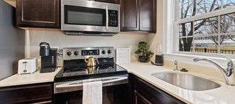 Stylish and Comfortable 1-BR in the Heart of Detroit