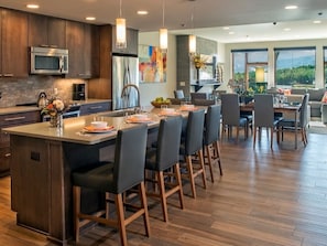 Dining - Grand Colorado  on Peak 8 SKI IN SKI OUT  March 18-25 2023. Luxury sleeps 16 (Breckenridge)