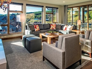 Living area - Grand Colorado  on Peak 8 SKI IN SKI OUT  March 18-25 2023. Luxury sleeps 16 (Breckenridge)