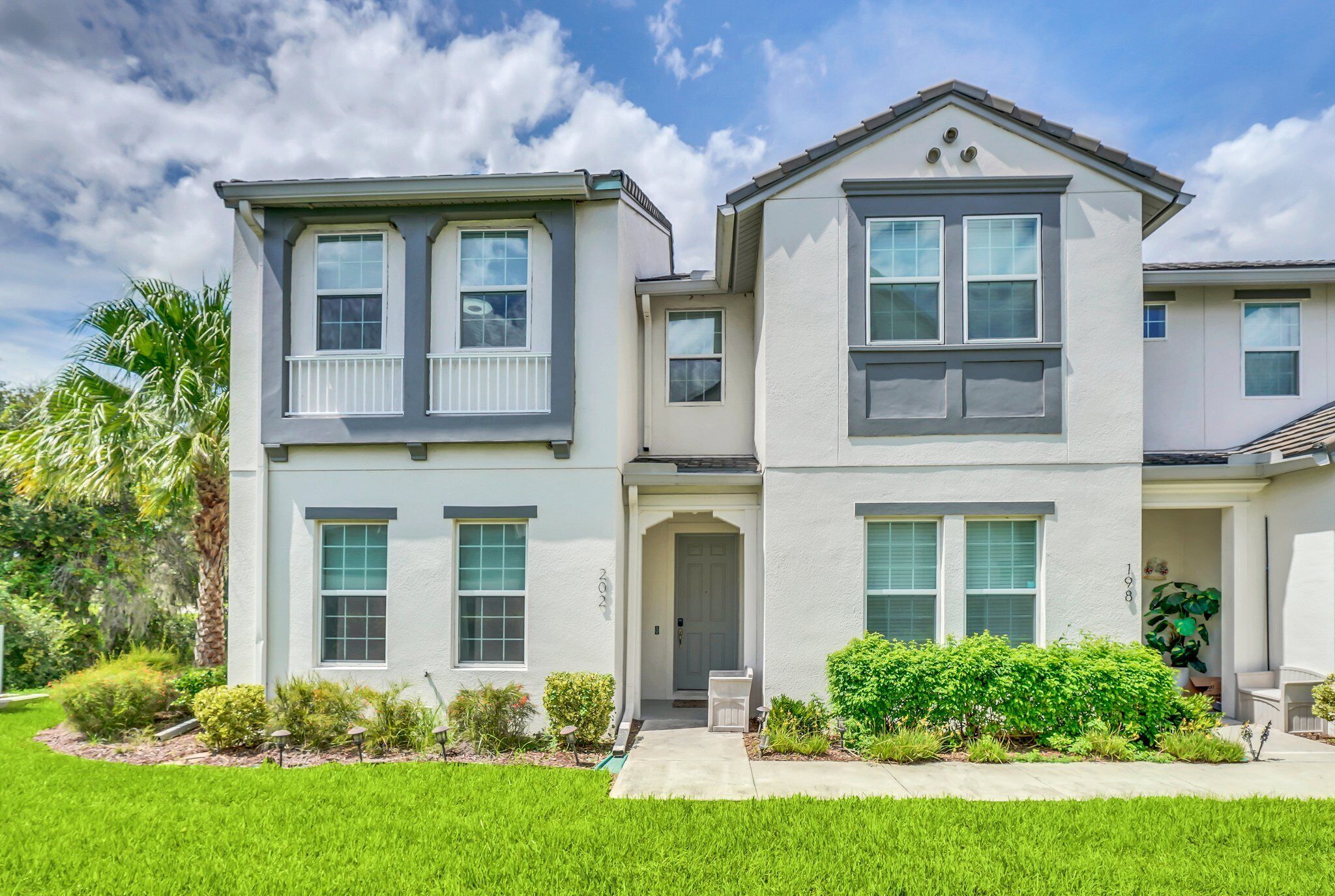 Beautiful Magic 5 Bed Town Home with Splash Pool-202CD