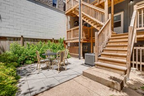 Outdoor dining - French Design-Inspired West Loop Apartment with Private Balcony & Large Backyard by AllSet Turnover (Chicago)