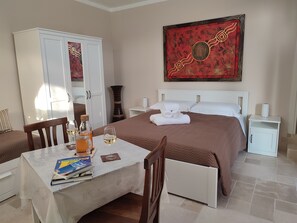 1 bedroom, WiFi, bed sheets