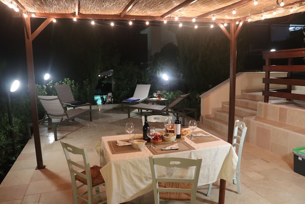 Outdoor dining