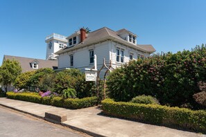 Exterior - Raven Room at The Weller House Water Tower — Ocean View (Fort Bragg)