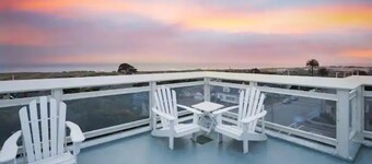 Raven Room - Historic Weller House Water Tower