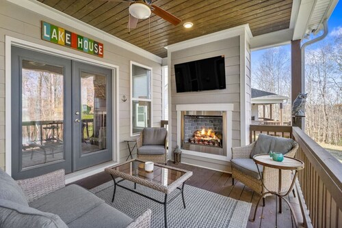 Hope's Crest · Beautiful Home with Lake/Marina Access and Firepit