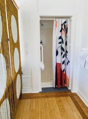 Ducha, toallas y jabón