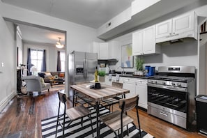 Fridge, microwave, oven, stovetop - Modern, Lovely and Spacious Home (Richmond)