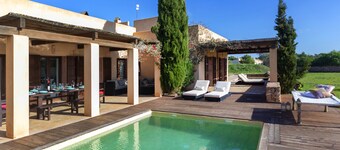 Maravillosa Villa rústica con piscina y jardín, a  solo 7 minutos de la playa