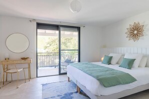 1 Schlafzimmer, Schreibtisch, Bügeleisen/Bügelbrett, Reisekinderbett