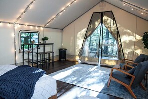 1 bedroom - Bluejay's Nest-Lux Camping Tent in the Gorge️ (Beattyville)