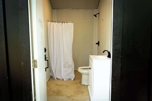 Shower - Bluejay's Nest-Lux Camping Tent in the Gorge️ (Beattyville)