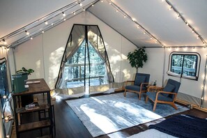 1 bedroom - Bluejay's Nest-Lux Camping Tent in the Gorge️ (Beattyville)