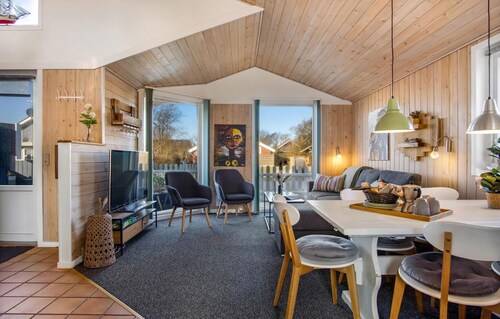 Beautiful home in Hemmet with WiFi