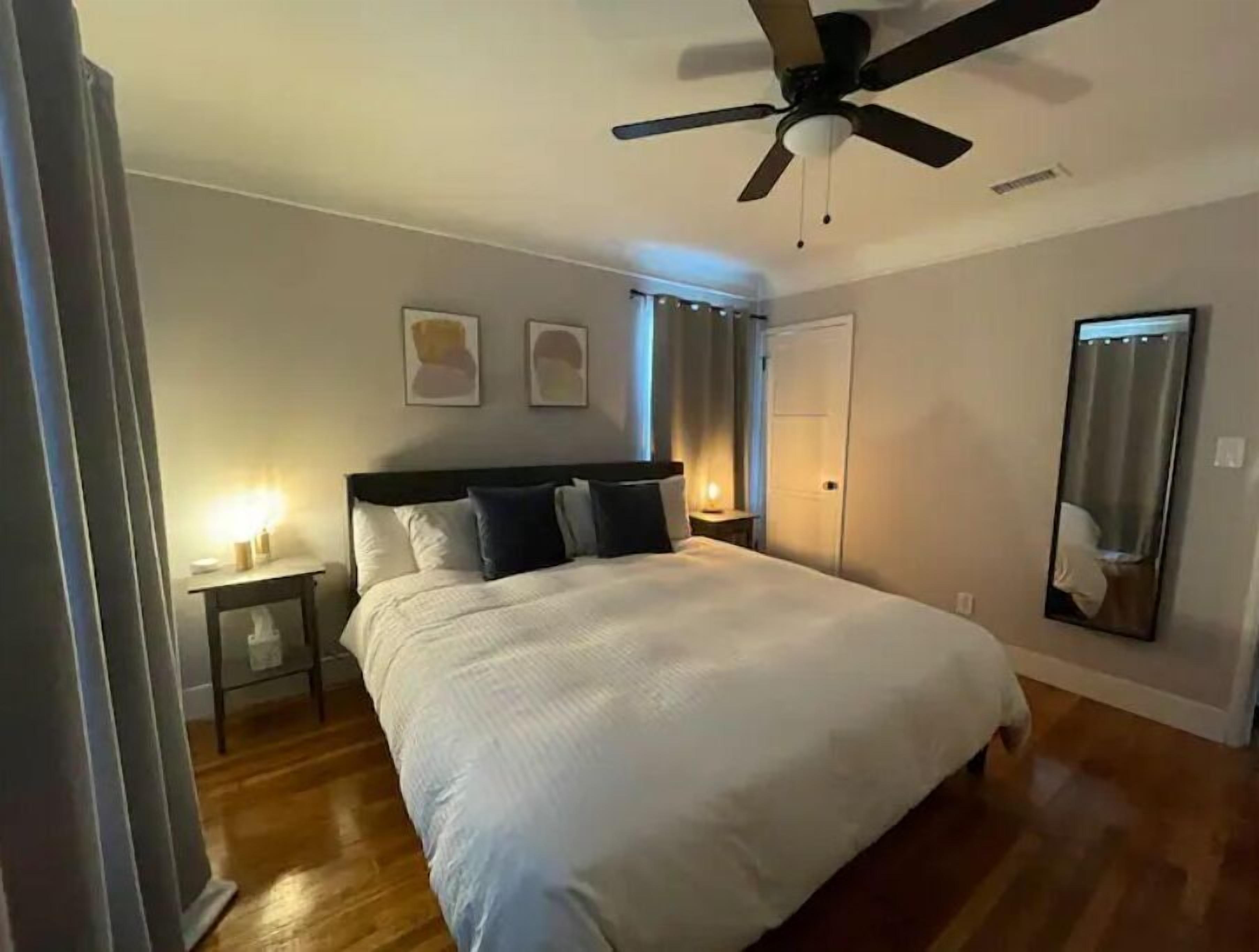 2 soverom, skrivebord, reiseseng for barn og wi-fi (inkludert)