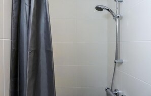 Shower - Amazing home in Callantsoog with WiFi (Callantsoog)