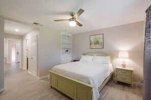 3 bedrooms, desk, iron/ironing board, free WiFi