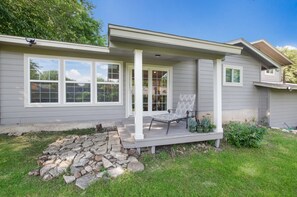 Terrace/patio - Spacious & Bright Home in Medical Center Area  (San Antonio)