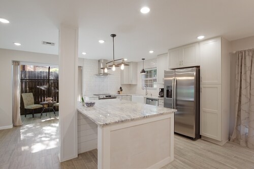 Spacious & Bright Home in Medical Center Area 