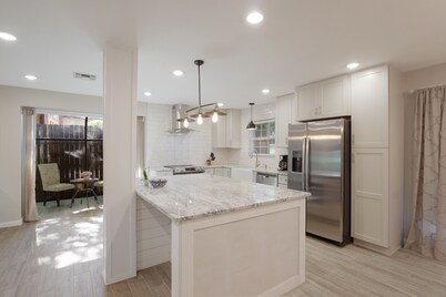 Spacious & Bright Home in Medical Center Area 