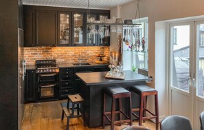 Kylskåp, ugn, spishäll och diskmaskin