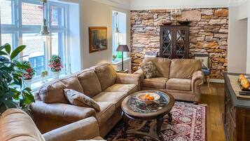 TV, fireplace, DVD player