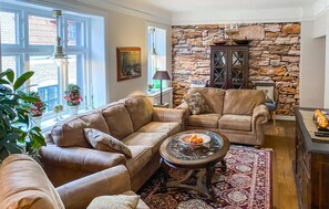 TV, fireplace, DVD player