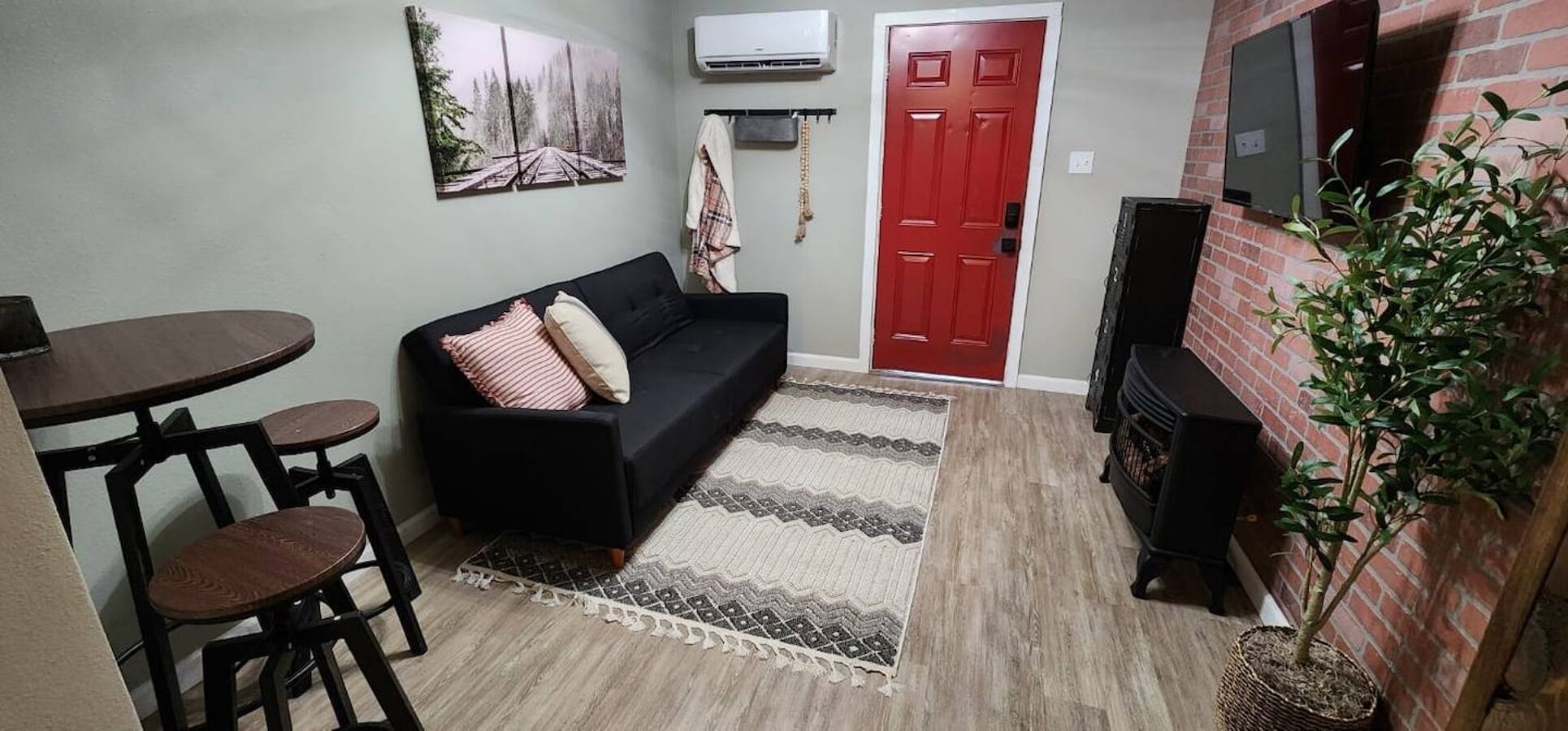 电视、壁炉、办公室